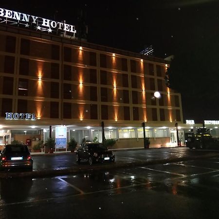 Benny Hotel กาตันซาโร ภายนอก รูปภาพ