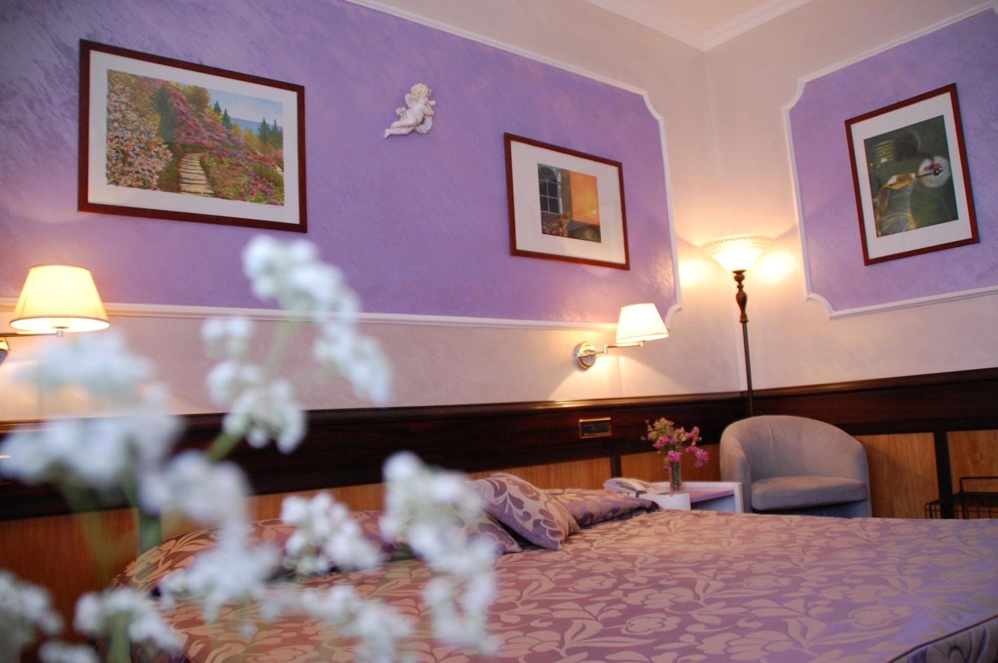 Benny Hotel กาตันซาโร ภายนอก รูปภาพ