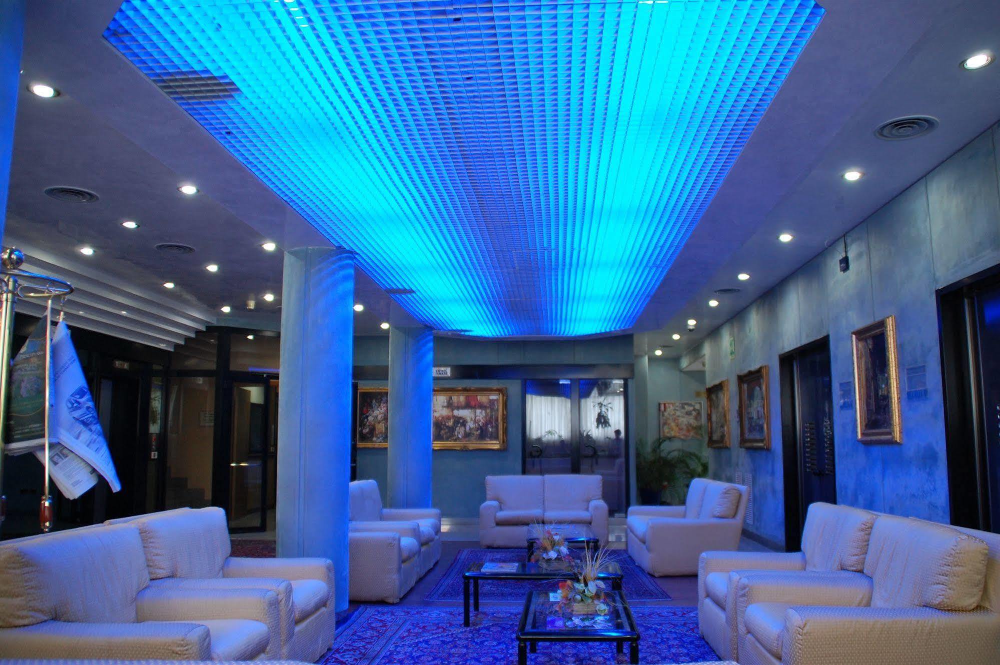 Benny Hotel กาตันซาโร ภายนอก รูปภาพ