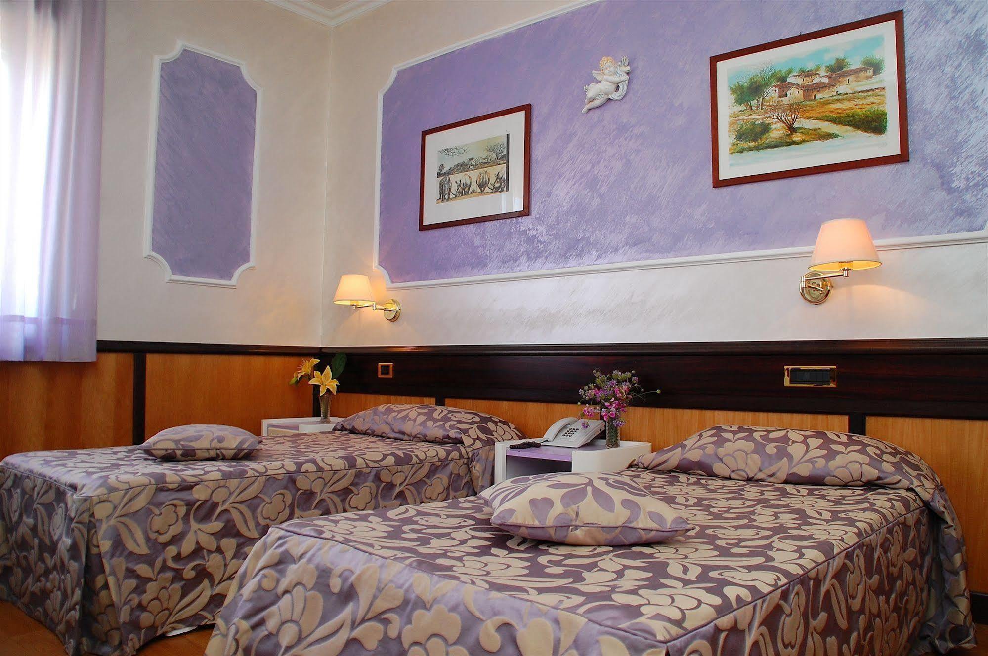 Benny Hotel กาตันซาโร ภายนอก รูปภาพ