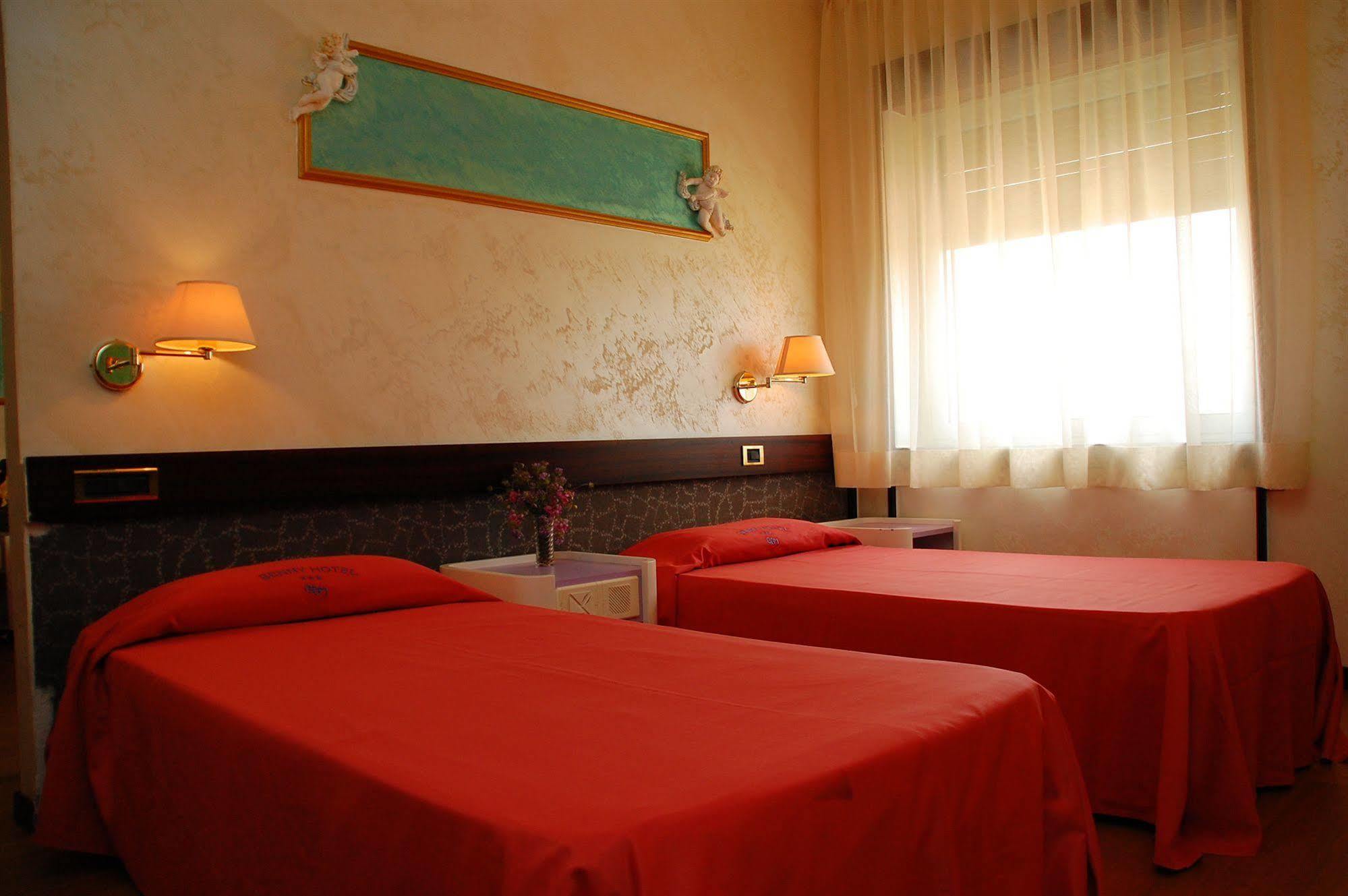 Benny Hotel กาตันซาโร ภายนอก รูปภาพ